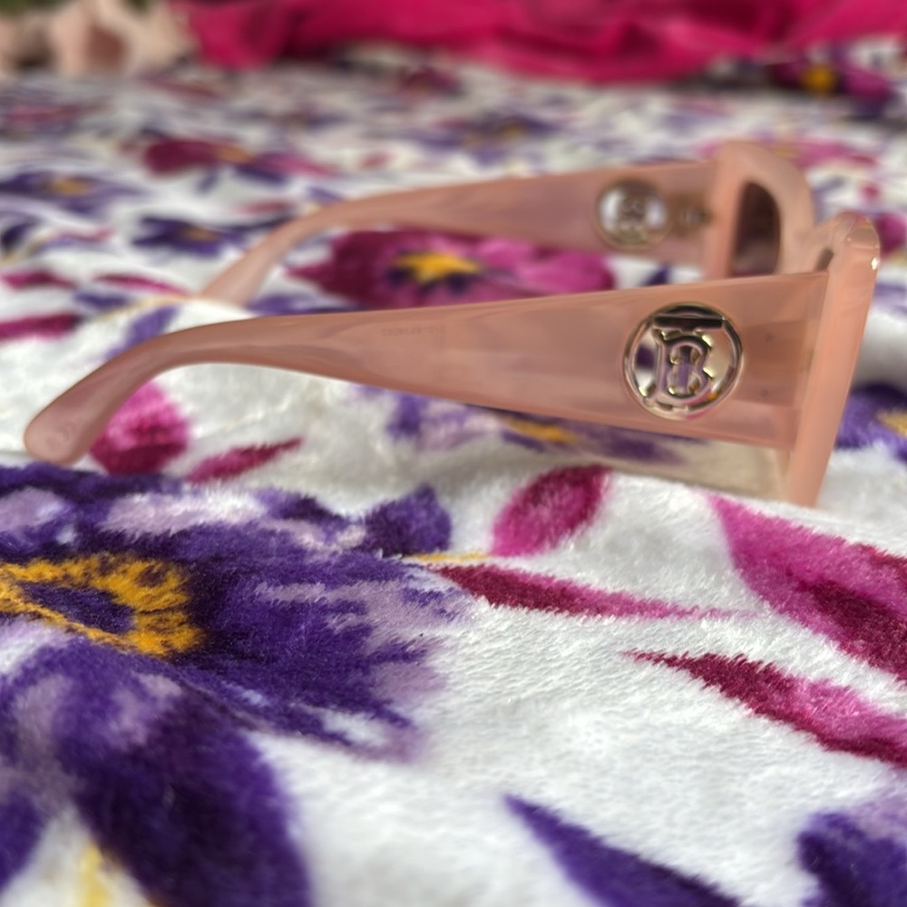 Burberry sunglasses - Picture 2 of 7